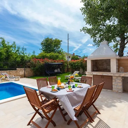 Villa La *